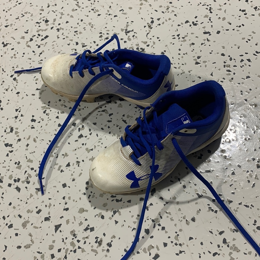 Boys baseball cleats